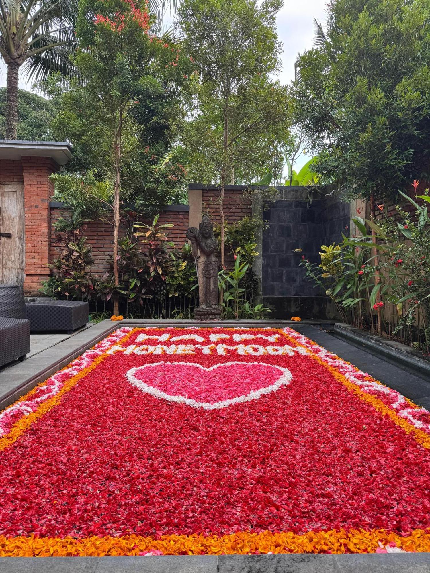 Ubud Suarga Private Pool Villa מראה חיצוני תמונה